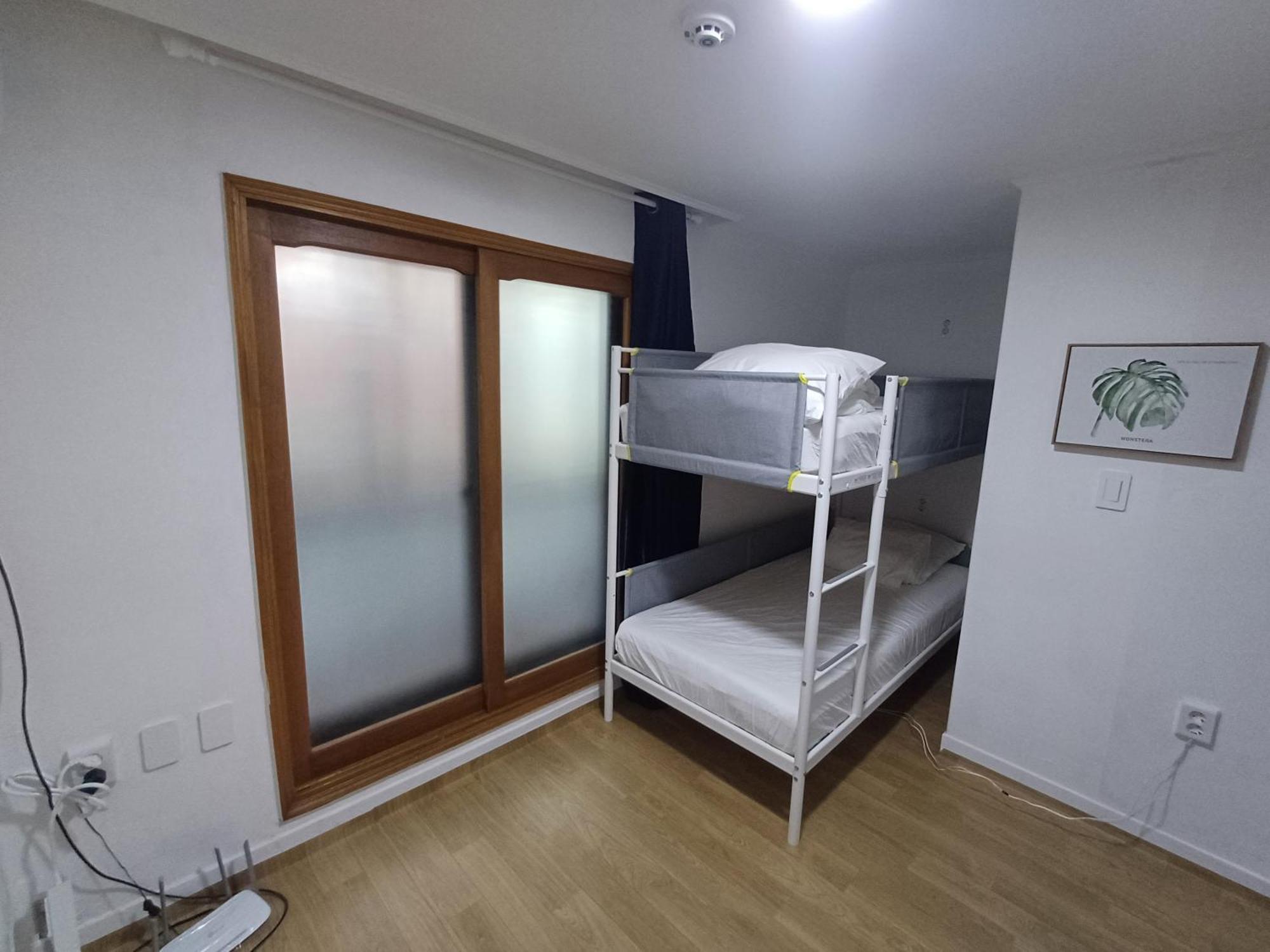 Ocean'S Guesthouse - Foreigners Only Сеул Экстерьер фото