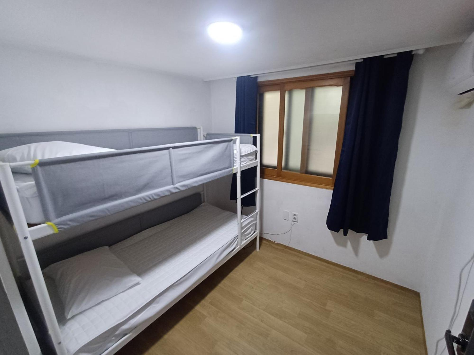 Ocean'S Guesthouse - Foreigners Only Сеул Экстерьер фото